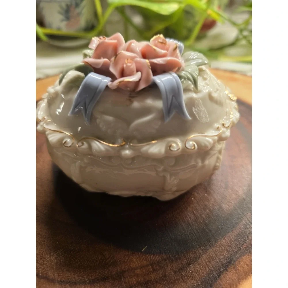 Ivory/Raised‎ Pink Flowers/Embossed Ceramic Trinket Box/Gold Trim/3